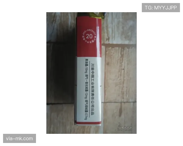 季丽萍包里那支护手霜，价格顶我一个月房租，看到我当场怀疑人生